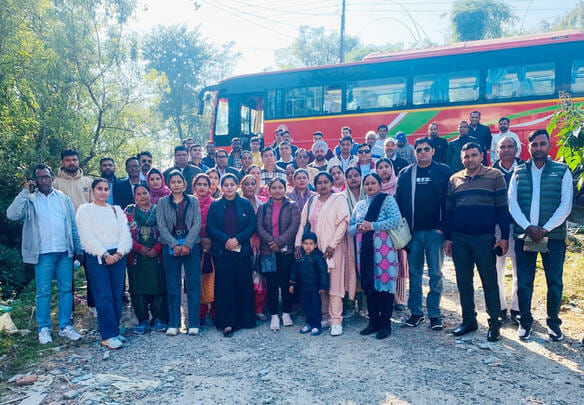 हिमाचल दौरे पर पहुंचे जिले के सरपंचों का प्रतिनिधिमंडल। स्वयं हिमाचल दौरे पर पहुंचे जिले के सरपंचों का प्रतिनिधिमंडल। स्वयं