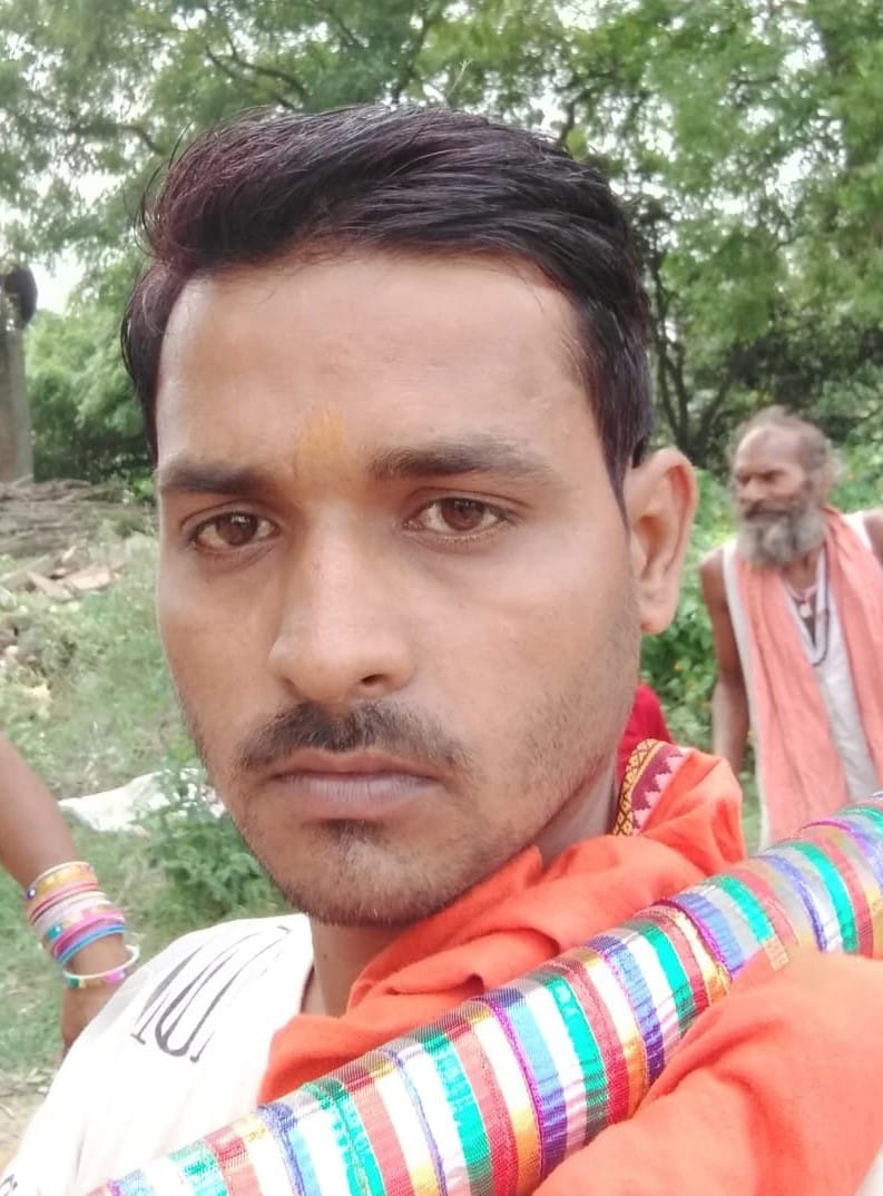 जलालाबाद-फर्रुखाबाद हाईवे पर गांव रौली बौरी के पास मौजूद पशुओं का झुंड। संवाद जलालाबाद-फर्रुखाबाद हाईवे पर गांव रौली बौरी के पास मौजूद पशुओं का झुंड। संवाद