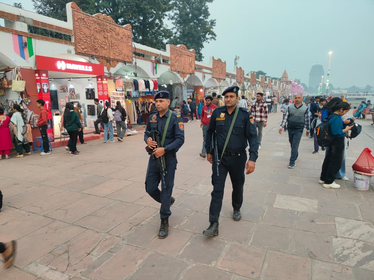 कुरुक्षेत्र। गीता महोत्सव में अलर्ट के बाद मुस्तैद पुलिसकर्मी। प्रवक्ता