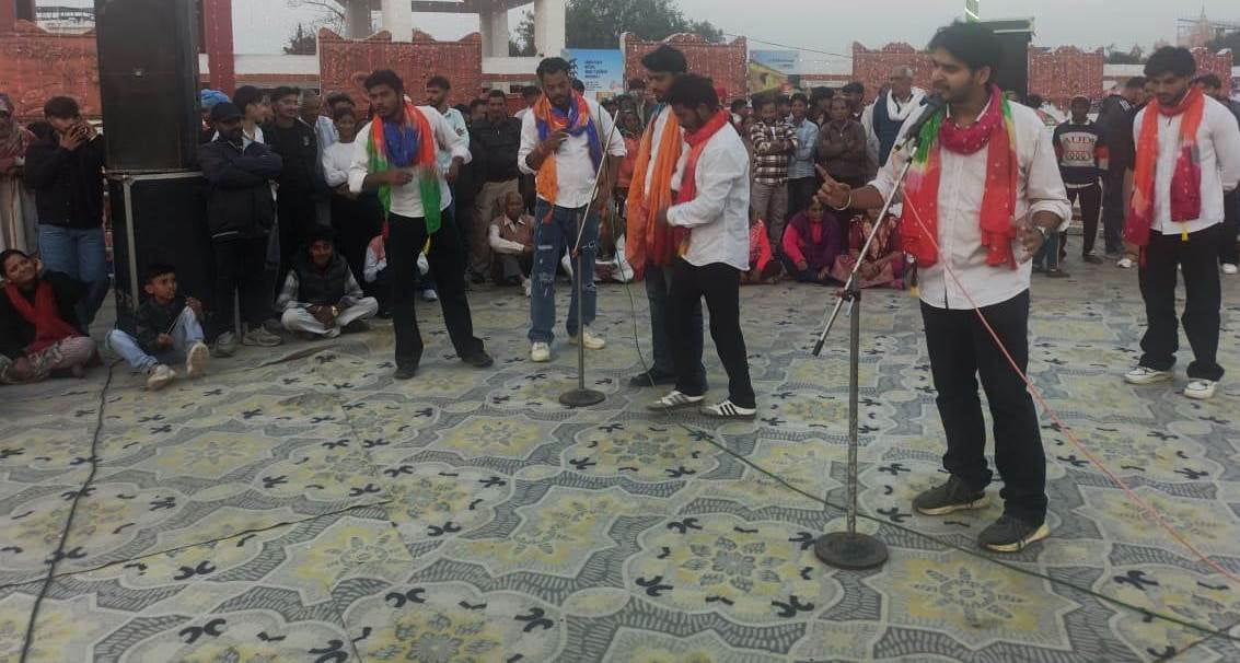 कुरुक्षेत्र।अंतरराष्ट्रीय गीता महोत्सव में नुक्कड नाटक में प्रस्तुति देते कलाकार। विज्ञप्ति