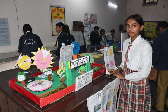 मंडलीय विज्ञान प्रदर्शनी में बाल वैज्ञानिकों ने सोलर पैनल आधारित नवाचार मॉडल्स पेश कर सभी का ध्