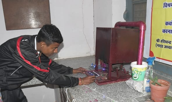 मंडलीय विज्ञान प्रदर्शनी में बाल वैज्ञानिकों ने सोलर पैनल आधारित नवाचार मॉडल्स पेश कर सभी का ध्