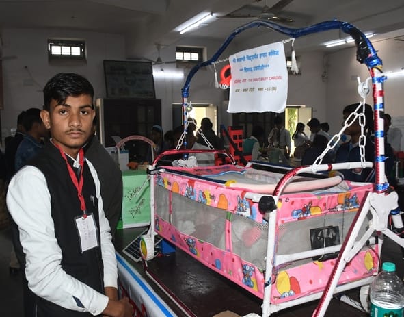 मंडलीय विज्ञान प्रदर्शनी में बाल वैज्ञानिकों ने सोलर पैनल आधारित नवाचार मॉडल्स पेश कर सभी का ध्