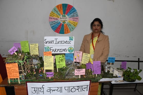 मंडलीय विज्ञान प्रदर्शनी में बाल वैज्ञानिकों ने सोलर पैनल आधारित नवाचार मॉडल्स पेश कर सभी का ध्