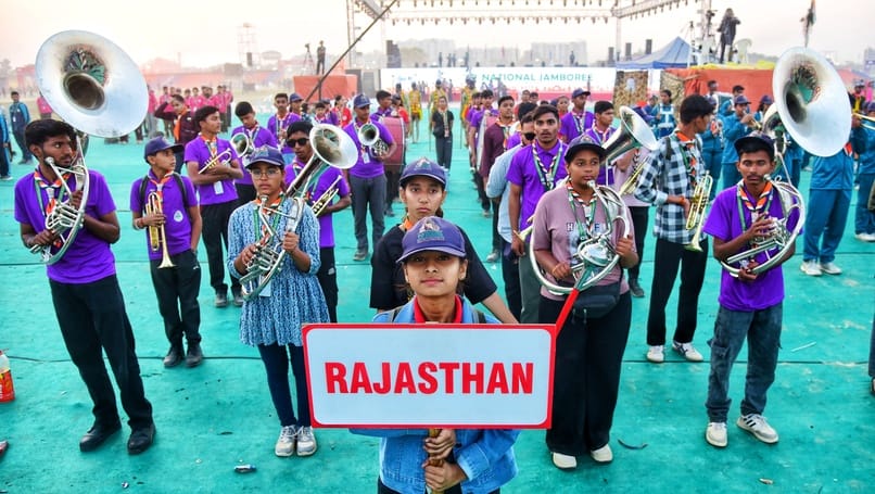 शुक्रवार को राष्ट्रपति के कार्यक्रम के लिए मार्च पास्ट का रिहर्सल करते स्काउट-गाइड। शुक्रवार को राष्ट्रपति के कार्यक्रम के लिए मार्च पास्ट का रिहर्सल करते स्काउट-गाइड।