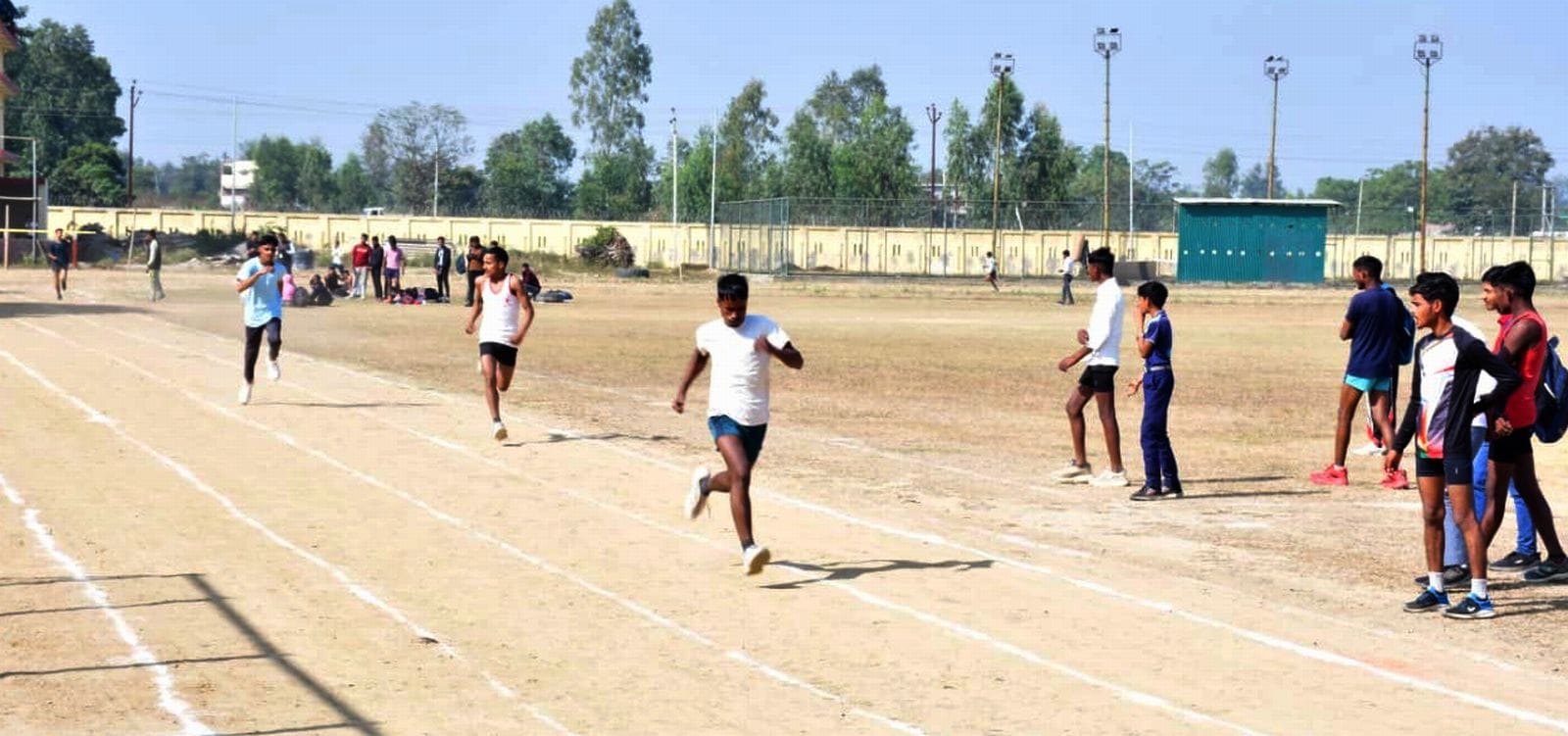 उप्र ग्रामीण खेल लीग के तहत जिला स्पोर्ट्स स्टेडियम में वॉलीबॉल प्रतियोगिता का आयोजन किया गया। उप्र ग्रामीण खेल लीग के तहत जिला स्पोर्ट्स स्टेडियम में वॉलीबॉल प्रतियोगिता का आयोजन किया गया।