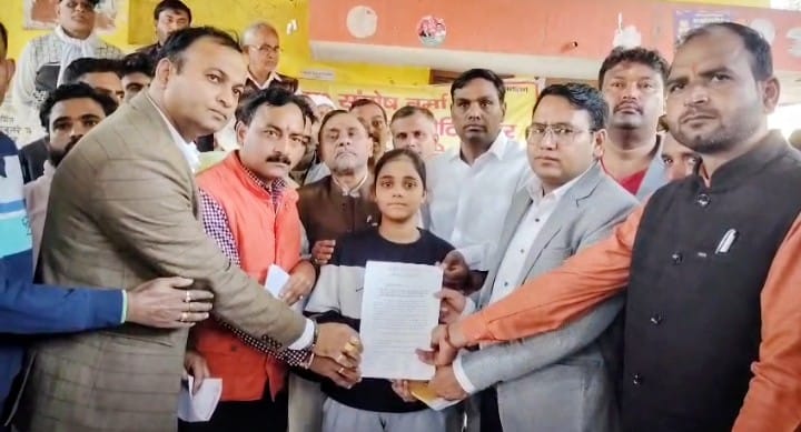 युवा ब्राह्मण परिवार सेवा समिति के तत्वाधान में टिप्पणी करने वाले मध्य प्रदेश के आई ए एस अधिकार