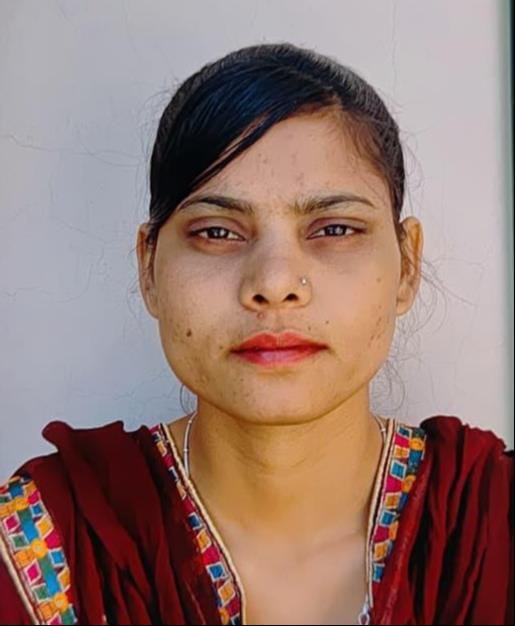 अंबाला सिटी के ट्रामा सेंटर में पोस्टमार्टम रूम के बाहर नवविवाहिता के परिजन पुलिस के समक्ष रोष अंबाला सिटी के ट्रामा सेंटर में पोस्टमार्टम रूम के बाहर नवविवाहिता के परिजन पुलिस के समक्ष रोष