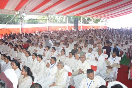 ब्रह्माकुमारीज के समारोह में मौजूद राष्ट्रपति द्रौपदी मुर्मू, राज्यपाल आनंदीबेन पटेल, मुख्यमंत्