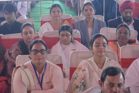 ब्रह्माकुमारीज के समारोह में मौजूद राष्ट्रपति द्रौपदी मुर्मू, राज्यपाल आनंदीबेन पटेल, मुख्यमंत्