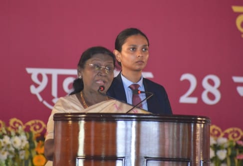 ब्रह्माकुमारीज के समारोह में मौजूद राष्ट्रपति द्रौपदी मुर्मू, राज्यपाल आनंदीबेन पटेल, मुख्यमंत्