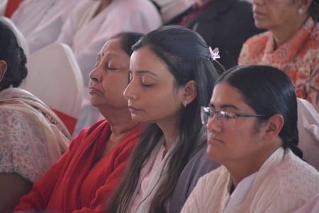 ब्रह्माकुमारीज के समारोह में मौजूद राष्ट्रपति द्रौपदी मुर्मू, राज्यपाल आनंदीबेन पटेल, मुख्यमंत्