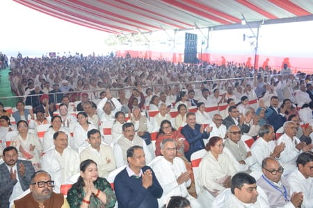 ब्रह्माकुमारीज के समारोह में मौजूद राष्ट्रपति द्रौपदी मुर्मू, राज्यपाल आनंदीबेन पटेल, मुख्यमंत्