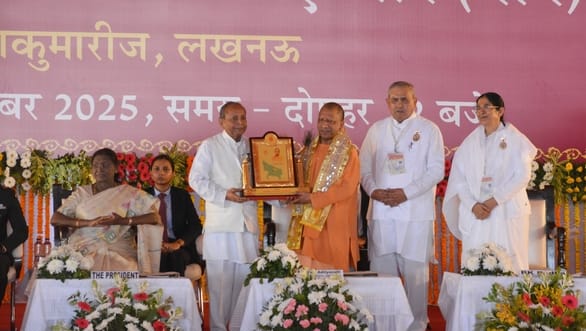 ब्रह्माकुमारीज के समारोह में मौजूद राष्ट्रपति द्रौपदी मुर्मू, राज्यपाल आनंदीबेन पटेल, मुख्यमंत्