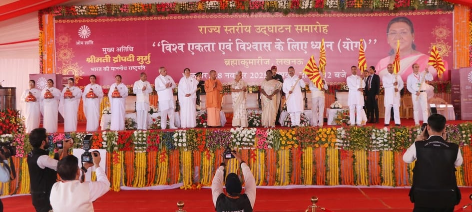 ब्रह्माकुमारीज के समारोह में मौजूद राष्ट्रपति द्रौपदी मुर्मू, राज्यपाल आनंदीबेन पटेल, मुख्यमंत्