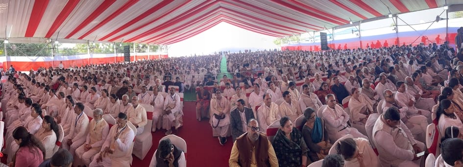 ब्रह्माकुमारीज के समारोह में मौजूद राष्ट्रपति द्रौपदी मुर्मू, राज्यपाल आनंदीबेन पटेल, मुख्यमंत्