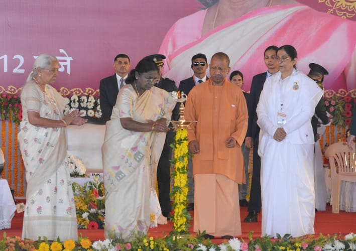 ब्रह्माकुमारीज के समारोह में मौजूद राष्ट्रपति द्रौपदी मुर्मू, राज्यपाल आनंदीबेन पटेल, मुख्यमंत्