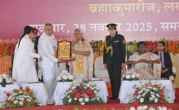 ब्रह्माकुमारीज के समारोह में मौजूद राष्ट्रपति द्रौपदी मुर्मू, राज्यपाल आनंदीबेन पटेल, मुख्यमंत्