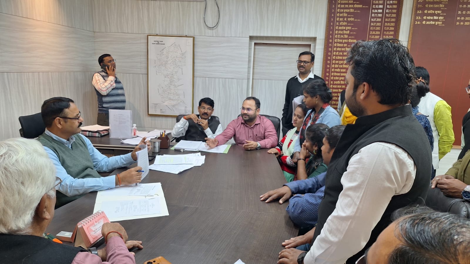 डीएम कार्यालय पर प्रदर्शन करते हुए ईसीसीई एजूकेटर अभ्यर्थी । संवाद डीएम कार्यालय पर प्रदर्शन करते हुए ईसीसीई एजूकेटर अभ्यर्थी । संवाद