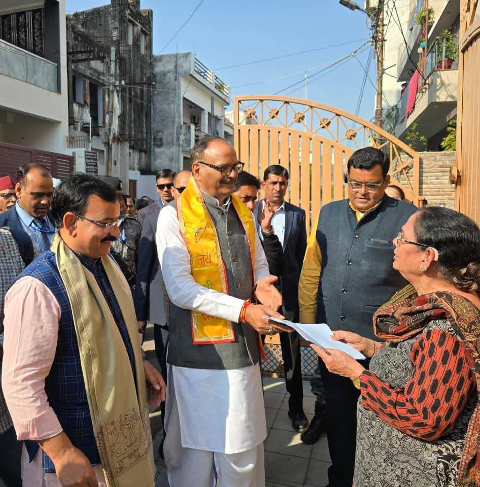 एसआईआर के लिए जागरूक करते डिप्टी सीएम ब्रजेश पाठक। एसआईआर के लिए जागरूक करते डिप्टी सीएम ब्रजेश पाठक।