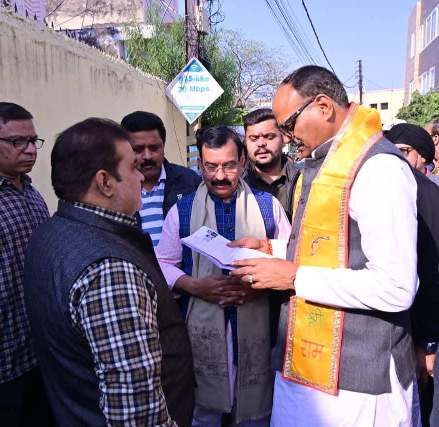 एसआईआर के लिए जागरूक करते डिप्टी सीएम ब्रजेश पाठक। एसआईआर के लिए जागरूक करते डिप्टी सीएम ब्रजेश पाठक।