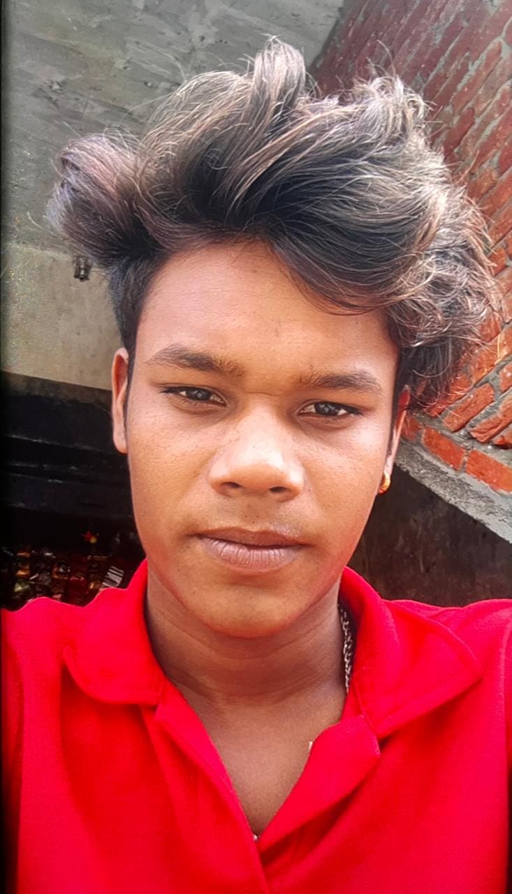 जहानाबाद में संदिग्ध परिस्थितियों में पीपल के पेड़ से लटके मिले युवक के रोते बिलखते परिजन संवाद जहानाबाद में संदिग्ध परिस्थितियों में पीपल के पेड़ से लटके मिले युवक के रोते बिलखते परिजन संवाद