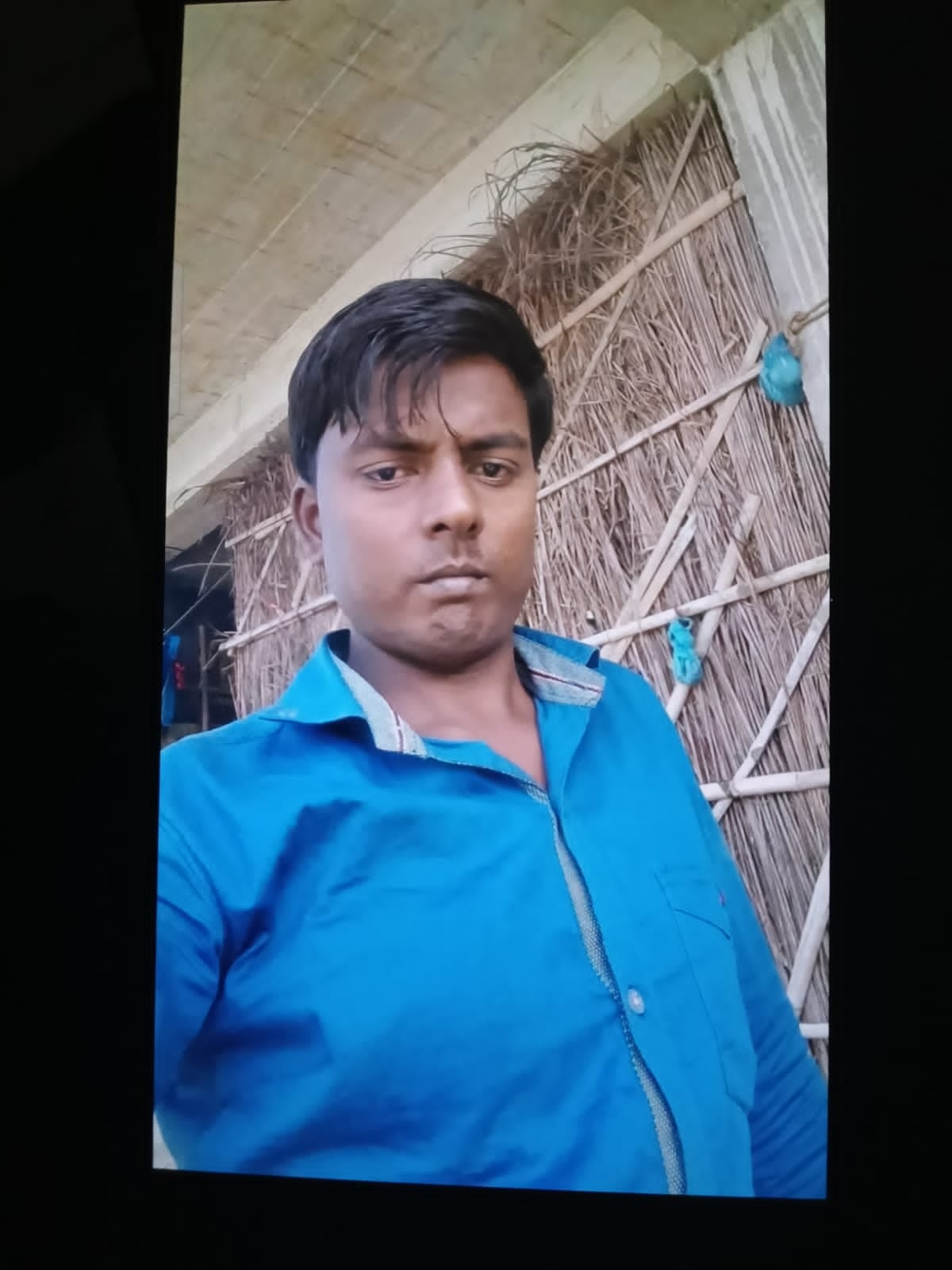 कछवां के कटका के पास खड़ी कंटेनर में घुसी कार। स्रोत- संवाद कछवां के कटका के पास खड़ी कंटेनर में घुसी कार। स्रोत- संवाद