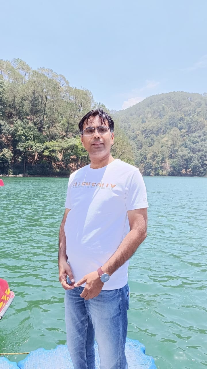 कछवां के कटका के पास खड़ी कंटेनर में घुसी कार। स्रोत- संवाद कछवां के कटका के पास खड़ी कंटेनर में घुसी कार। स्रोत- संवाद