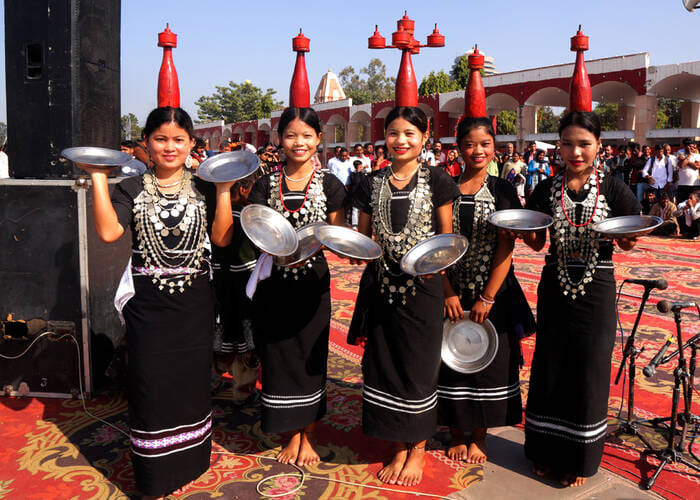 कुरुक्षेत्र। लोक नृत्य की प्रस्तुति देती मध्यप्रदेश की कलाकार। आयोजक