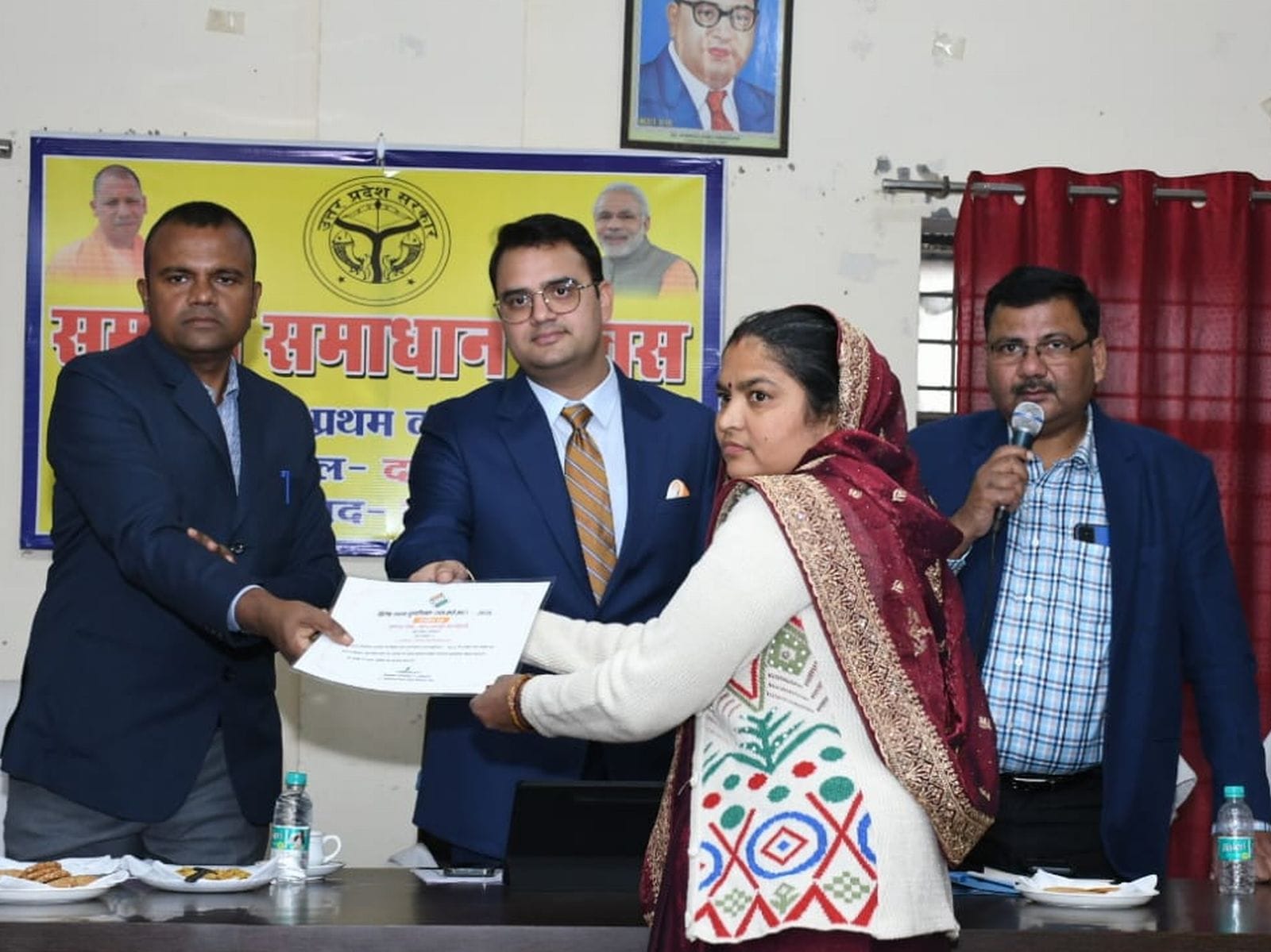 मंडलायुक्त, डीएम, एडीएम प्रशासन की मौजूदगी में बीएलओ सम्मानित किया गया। स्रोत प्रशासन मंडलायुक्त, डीएम, एडीएम प्रशासन की मौजूदगी में बीएलओ सम्मानित किया गया। स्रोत प्रशासन
