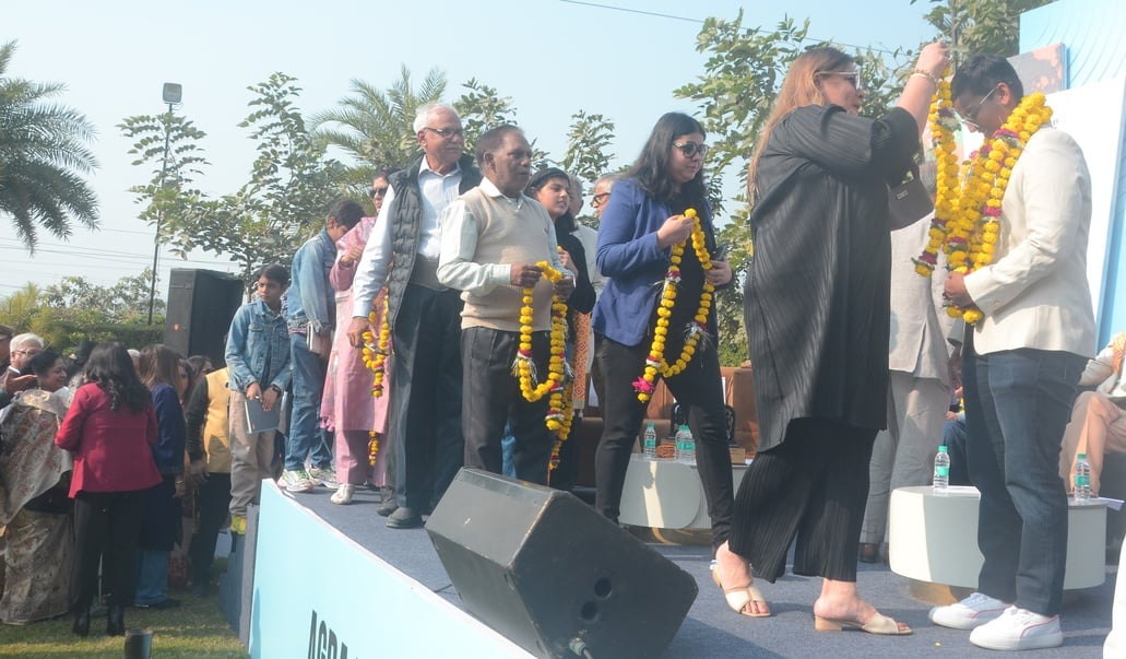 महिला क्रिकेटर दीप्ति शर्मा का दयालबाग स्थित मित्तल मिशन में डिस्ट्रिक्ट क्रिकेट एसोसिएशन आगरा 
