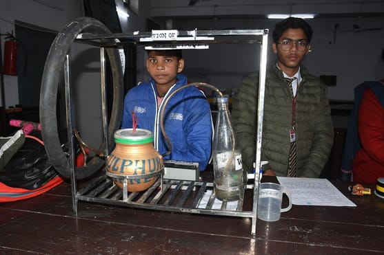 प्रदर्शनी के दूसरे दिन शुक्रवार को बाल वैज्ञानिकों ने सुरक्षा, प्रबंधन और आधुनिक तकनीक पर नवाचा