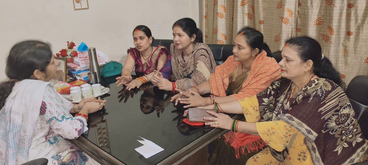 रिचा रस्तोगी, महासचिव। संवाद