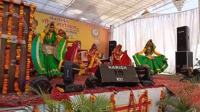 भाई उदय सिंह किला परिसर में हवन यज्ञ करते बीजेपी नेता। भाई उदय सिंह किला परिसर में हवन यज्ञ करते बीजेपी नेता।