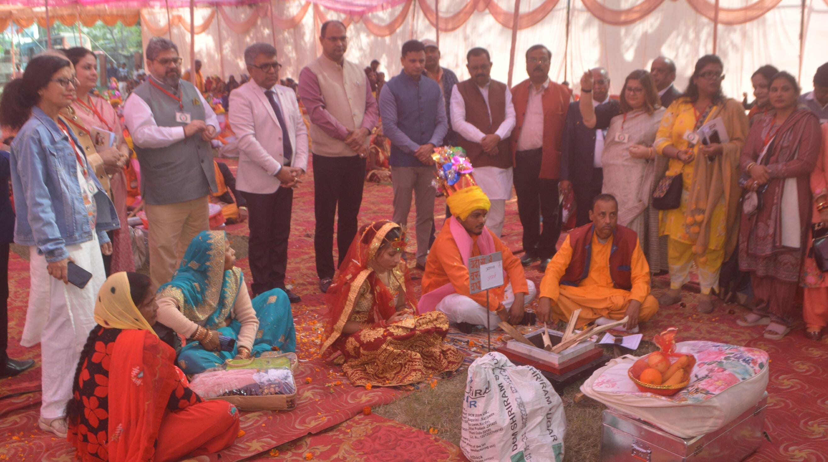 फोटो-02- वरदान चैरिटेबल ट्रस्ट के सामूहिक विवाह समारोह में आते दूल्हे। संवाद फोटो-02- वरदान चैरिटेबल ट्रस्ट के सामूहिक विवाह समारोह में आते दूल्हे। संवाद
