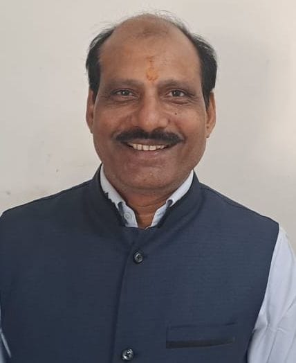 फोटो-28- शोरूम में वैवाहिक सामग्री को देखते ग्राहक। संवाद फोटो-28- शोरूम में वैवाहिक सामग्री को देखते ग्राहक। संवाद