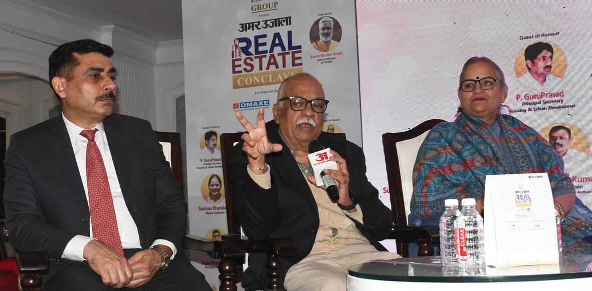 कार्यक्रम में पहुंचे लोग।