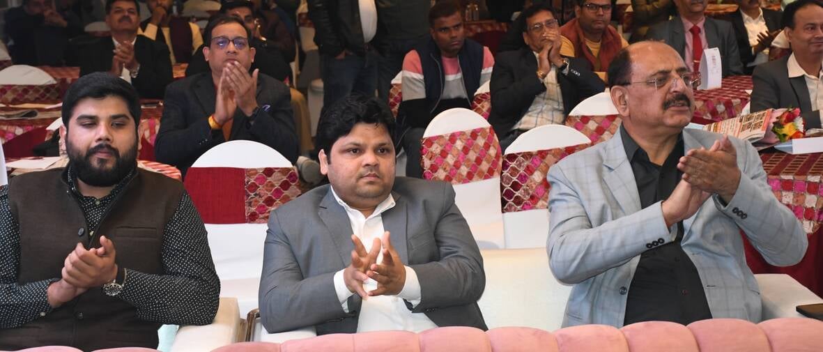 कार्यक्रम में पहुंचे लोग। कार्यक्रम में पहुंचे लोग।