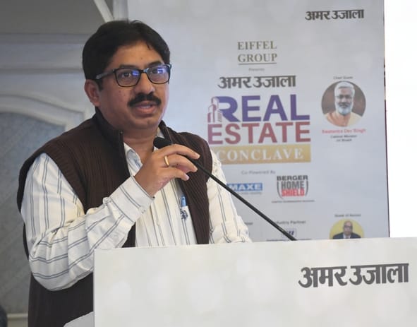 कार्यक्रम में पहुंचे लोग।