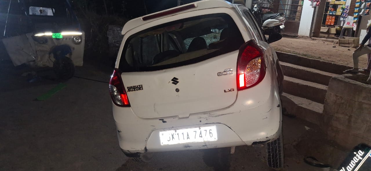 राजोरी सड़क हादसे का शिकर हुई कार और ऑटो का फोटो स्रोत पुलिस