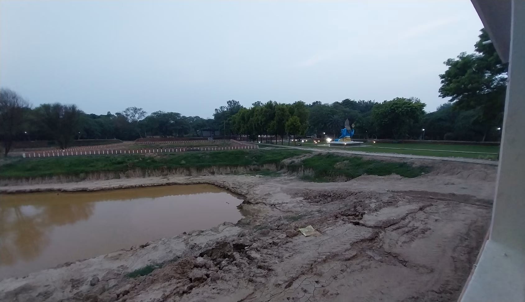 अंबाला छावनी के कैंटोनमेंट बोर्ड क्षेत्र में स्थित रानी का तालाब मंदिर। संवाद