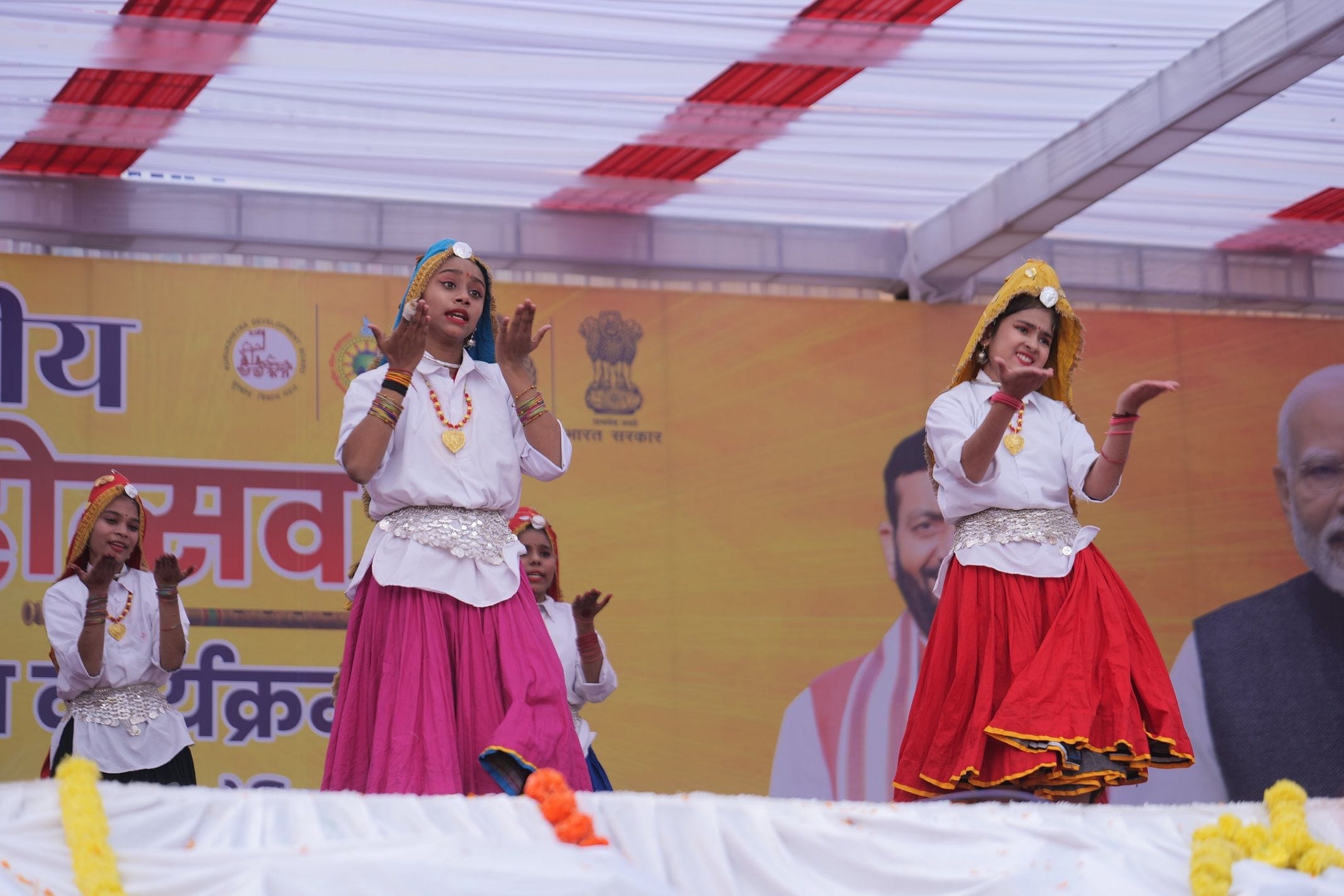 फोटो 21: देखो मेरी कैसी पायल... सोनीपत के सुभाष स्टेडियम में आयोजित जिला स्तरीय गीता जयंती समा