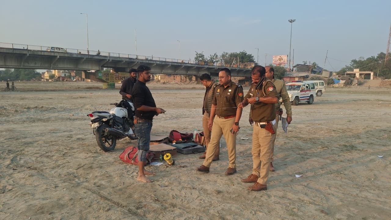 फोटो-22 शहर में खुली पतंग और मांझा की दुकान। संवाद फोटो-22 शहर में खुली पतंग और मांझा की दुकान। संवाद