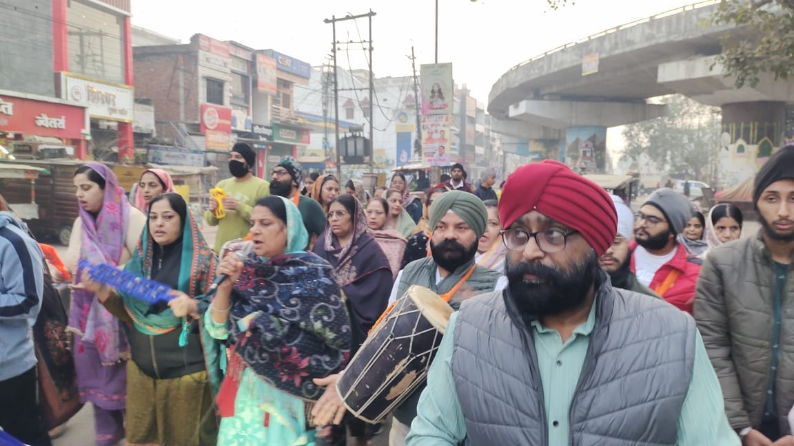 गुरुद्वारे से निकाली प्रभातफेरी। स्रोत-गुरुद्वारा गुरुद्वारे से निकाली प्रभातफेरी। स्रोत-गुरुद्वारा