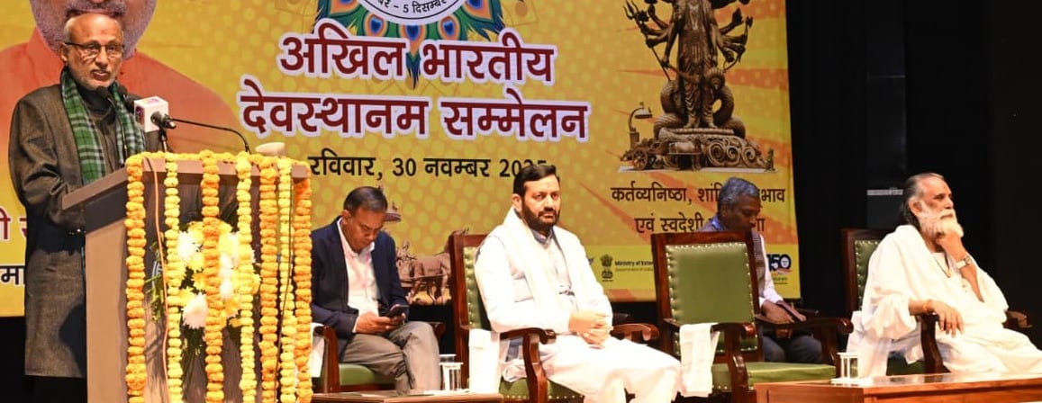 कुरुक्षेत्र। एनआईटी कुरुक्षेत्र के दीक्षांत समारोह में छात्रा को उपाधि प्रदान करते हुए उप राष्
