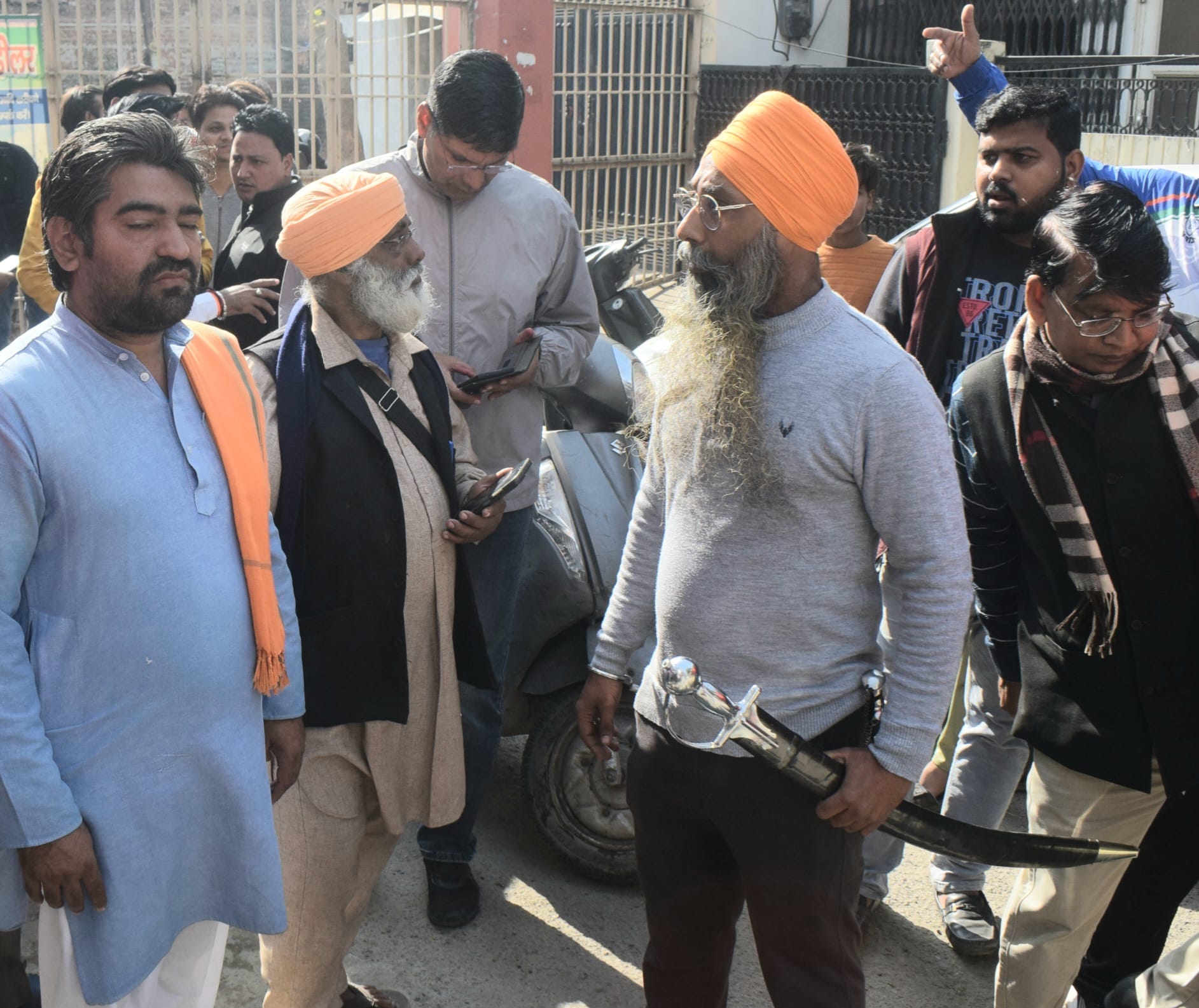 मेरठ..कंवलजीत..थापर नगर गली नम्बर : 7 में गुरूद्वारे के बाहर शरारती तत्वों ने फेंका मॉस लोगो ने मेरठ..कंवलजीत..थापर नगर गली नम्बर : 7 में गुरूद्वारे के बाहर शरारती तत्वों ने फेंका मॉस लोगो ने