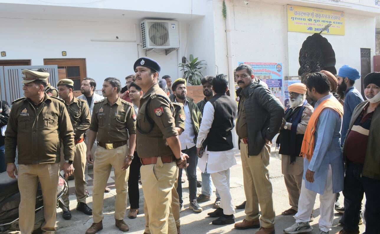 मेरठ..कंवलजीत..थापर नगर गली नम्बर : 7 में गुरूद्वारे के बाहर शरारती तत्वों ने फेंका मॉस लोगो ने मेरठ..कंवलजीत..थापर नगर गली नम्बर : 7 में गुरूद्वारे के बाहर शरारती तत्वों ने फेंका मॉस लोगो ने
