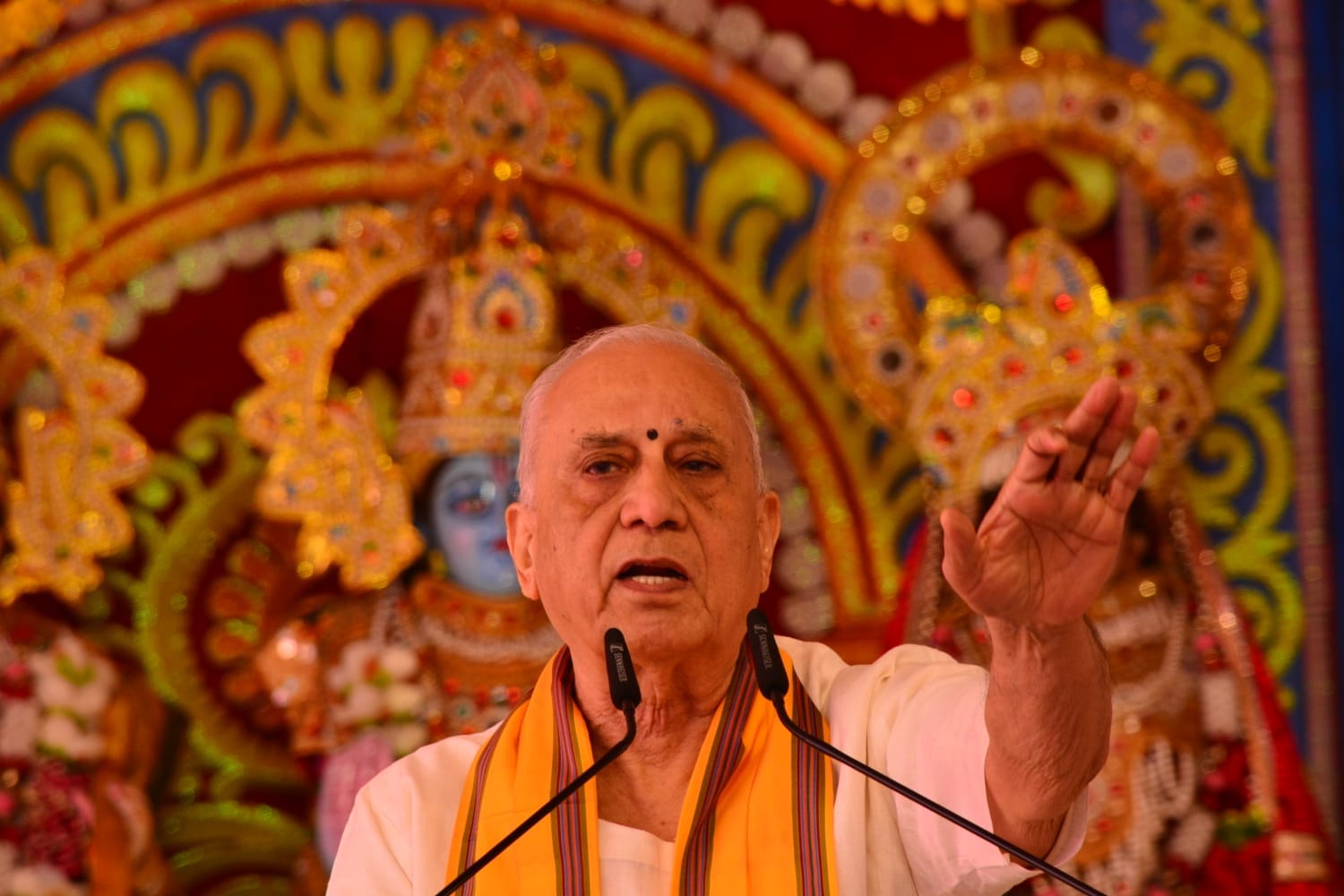 नई मंडी स्थित श्री रामलीला भवन में भजन पर नृत्य करती हुईं महिलाएं स्रोत आयोजक