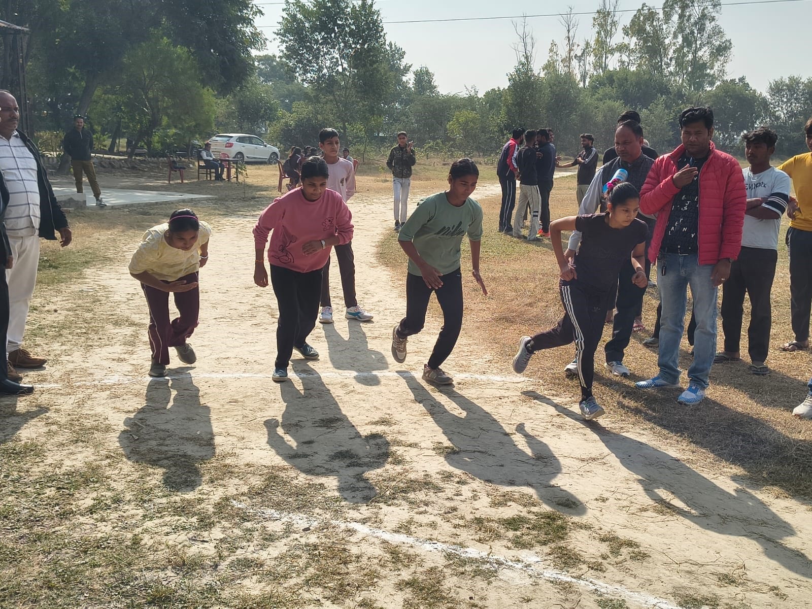 न्याय पंचायत दरियापुर की खेलकूद प्रतियोगिता में भग लेते खिलाड़ी। स्रोत: आयोजक न्याय पंचायत दरियापुर की खेलकूद प्रतियोगिता में भग लेते खिलाड़ी। स्रोत: आयोजक
