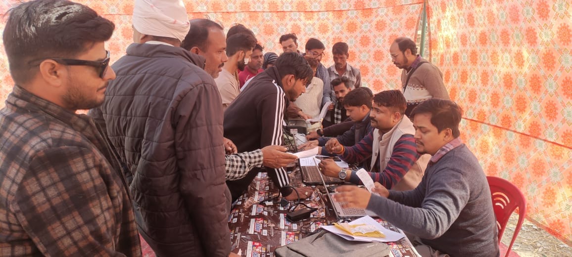 शहर के खंड कार्यालय पर पसरा सन्नाटा। संवाद